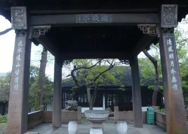 楹联欣赏:清风明月本无价,近水远山皆有情