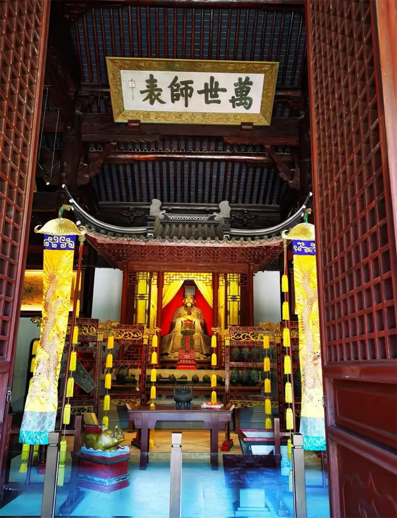匾额欣赏：万世师表