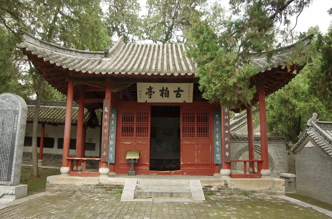 匾额欣赏:匾额欣赏:河南南阳武侯祠“古柏亭”