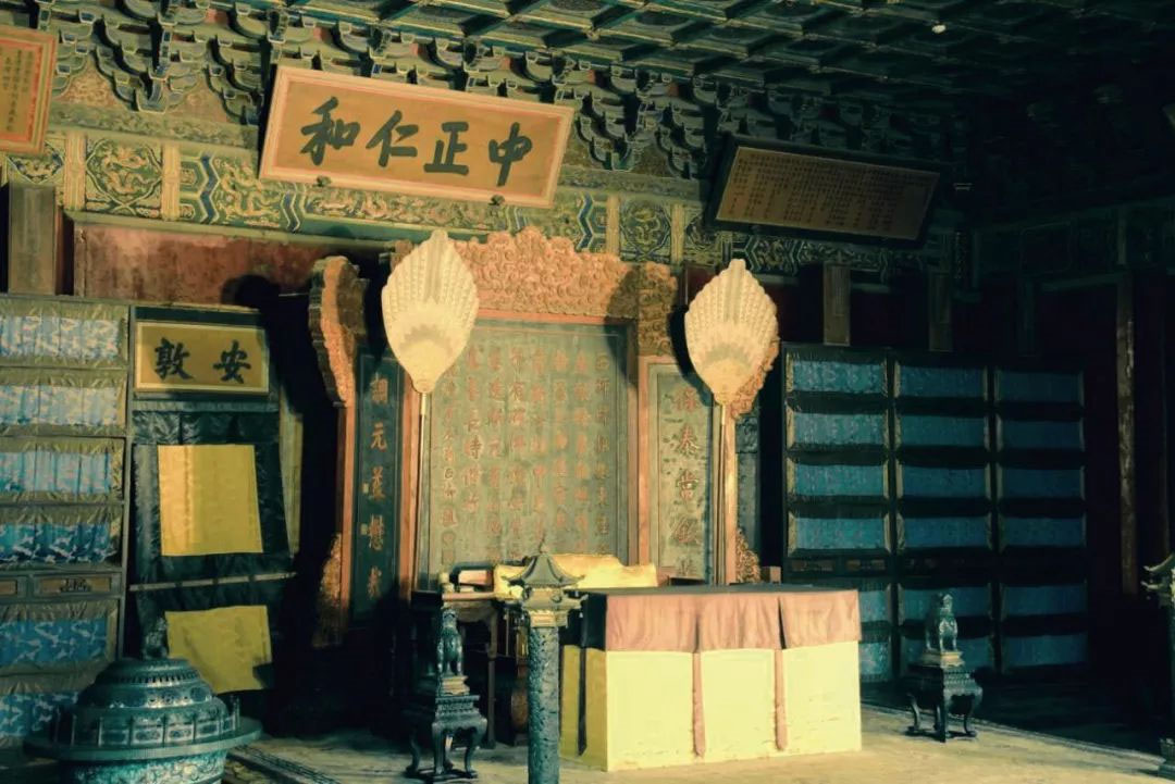 匾额欣赏：北京故宫养心殿 “中正仁和”
