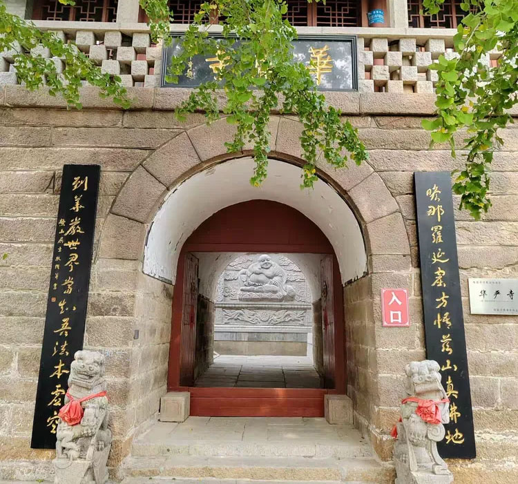 楹联欣赏:瞻那罗延窟方悟此山真佛地,到华严世界当知吾法非虚空