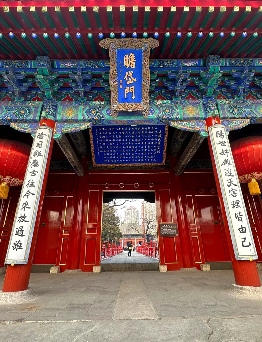 楹联欣赏:阳世奸雄违天害理皆由己,阴司报应古往今来放过谁