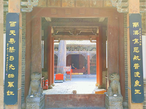 楹联欣赏：南海驾慈航普渡众生，西方悬慧日光昭万姓