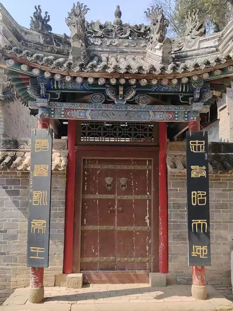 楹联欣赏:忠孝昭天地,诗书训帝王
